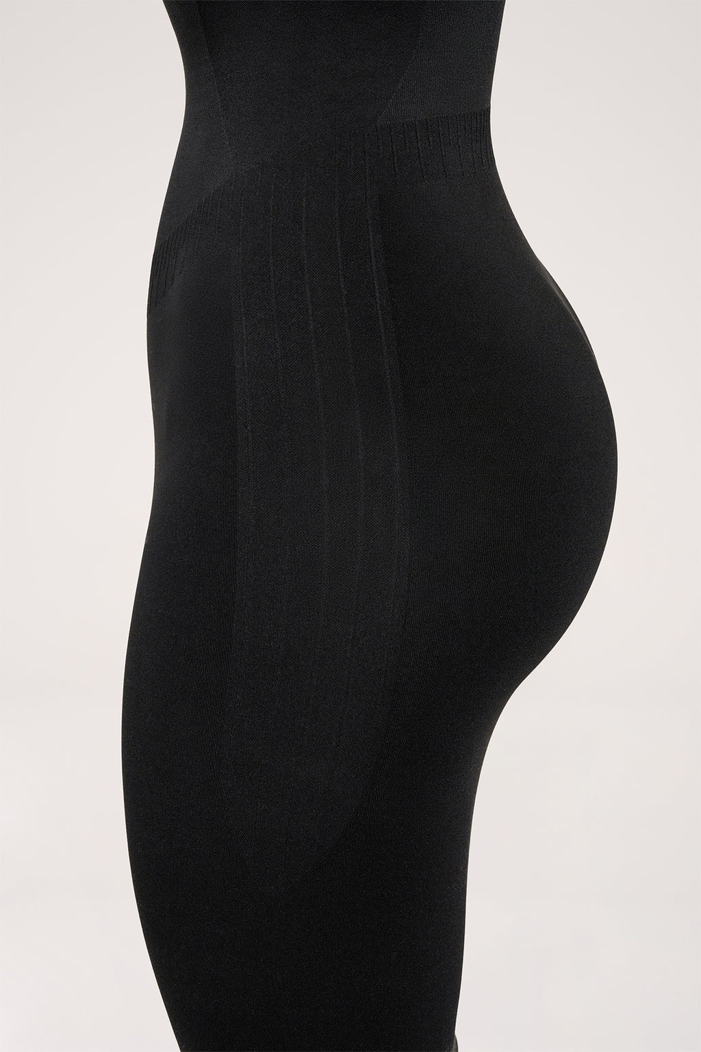 Моделираща рокля black