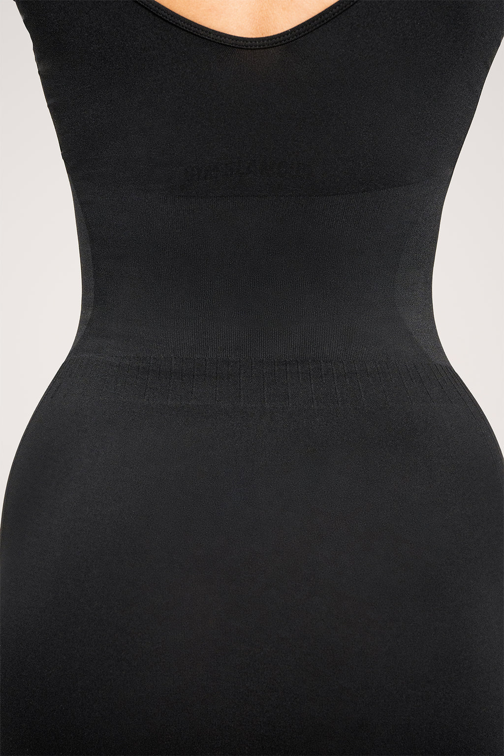Моделираща рокля black