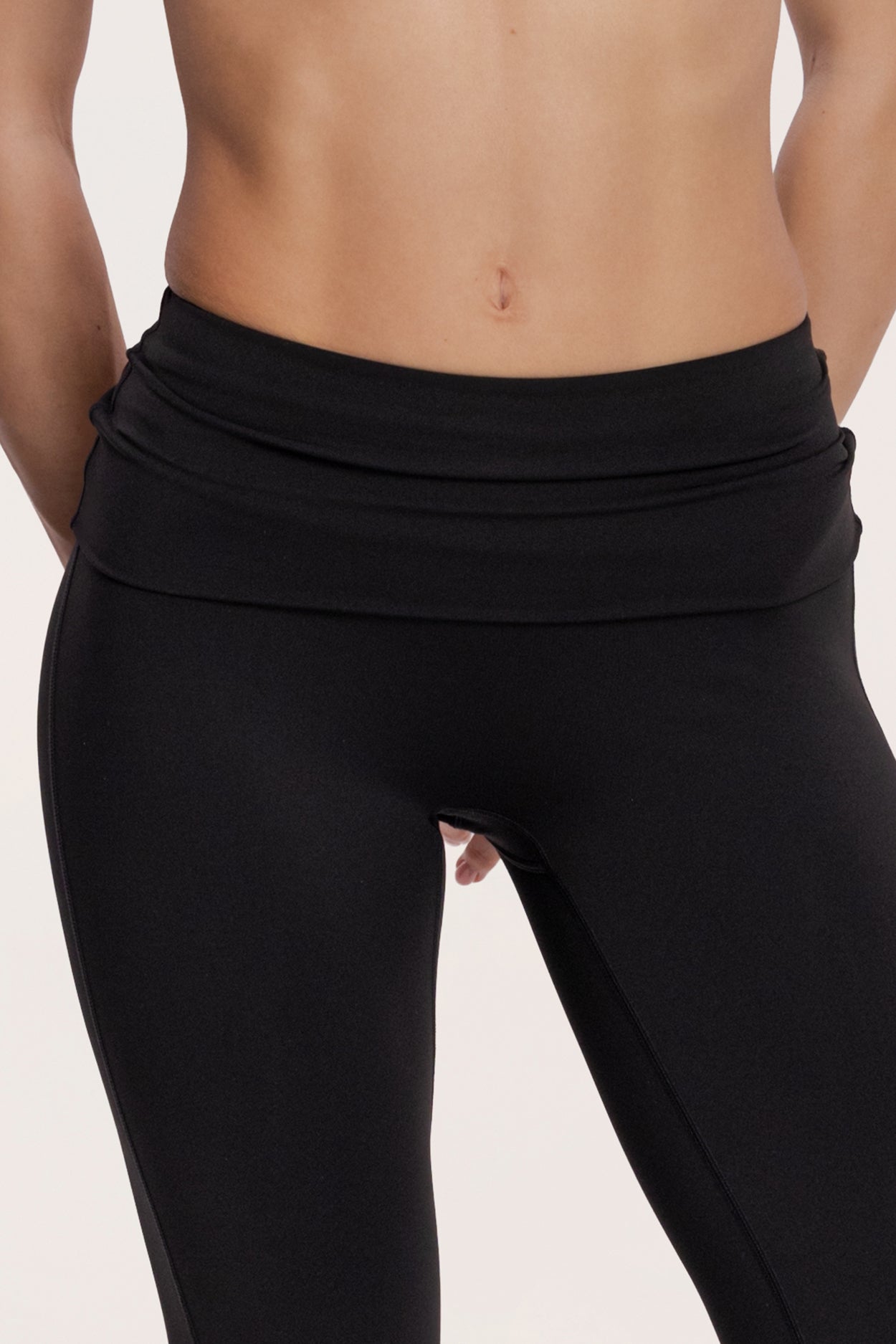 Клоширано спортно долнище Pilates Era black