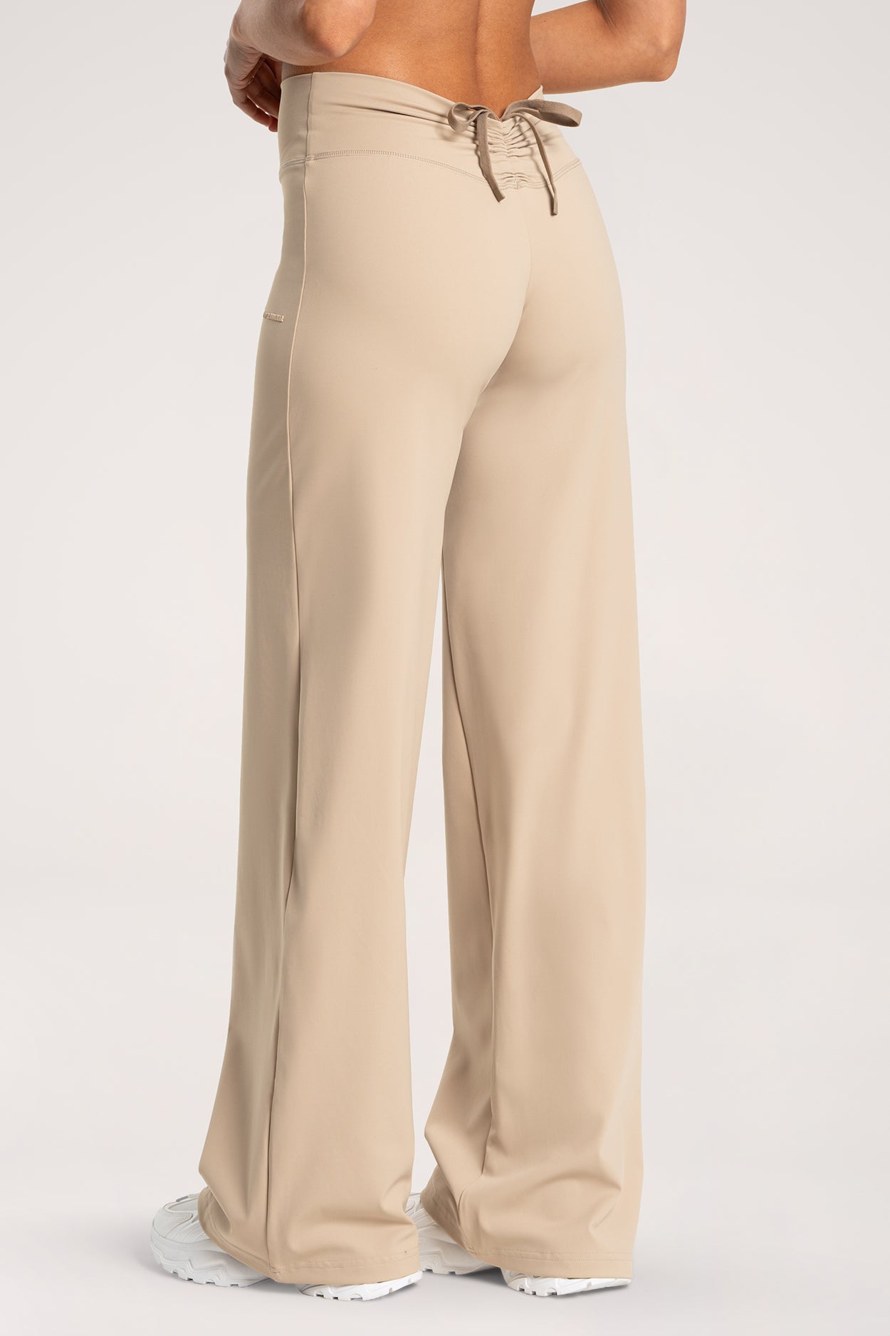Панталон booty tie UN1FORM sand