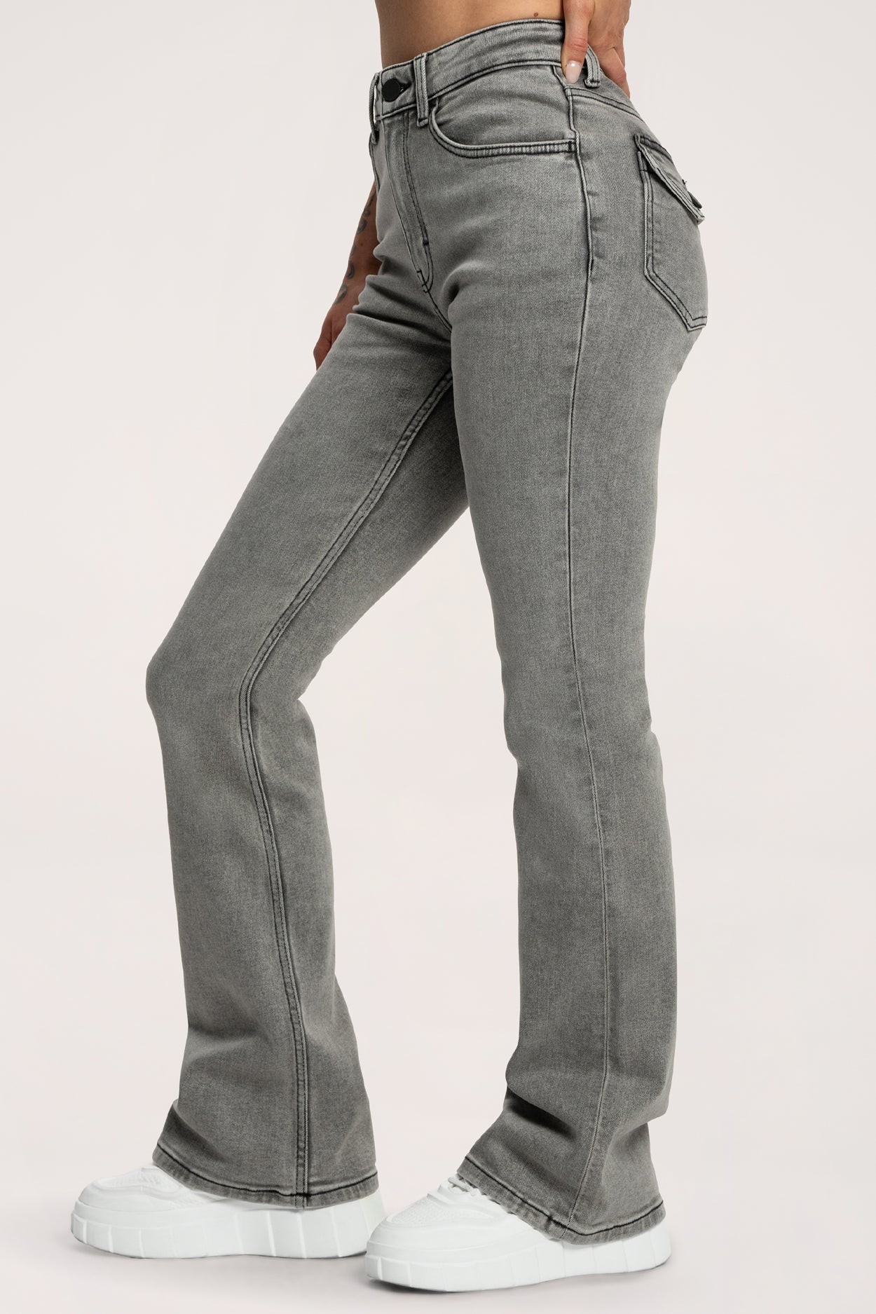 Дънки с клоширани крачоли push up light grey