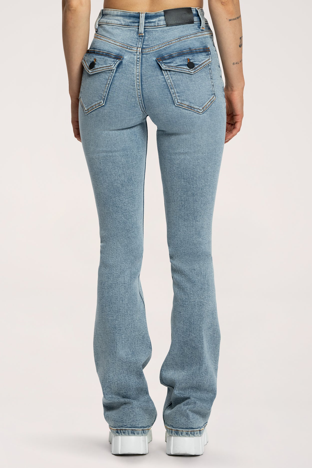 Дънки с клоширани крачоли push up light blue