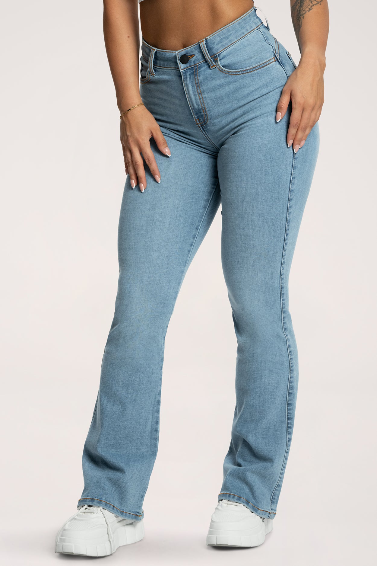 Дънки с клоширани крачоли perfect slim light blue
