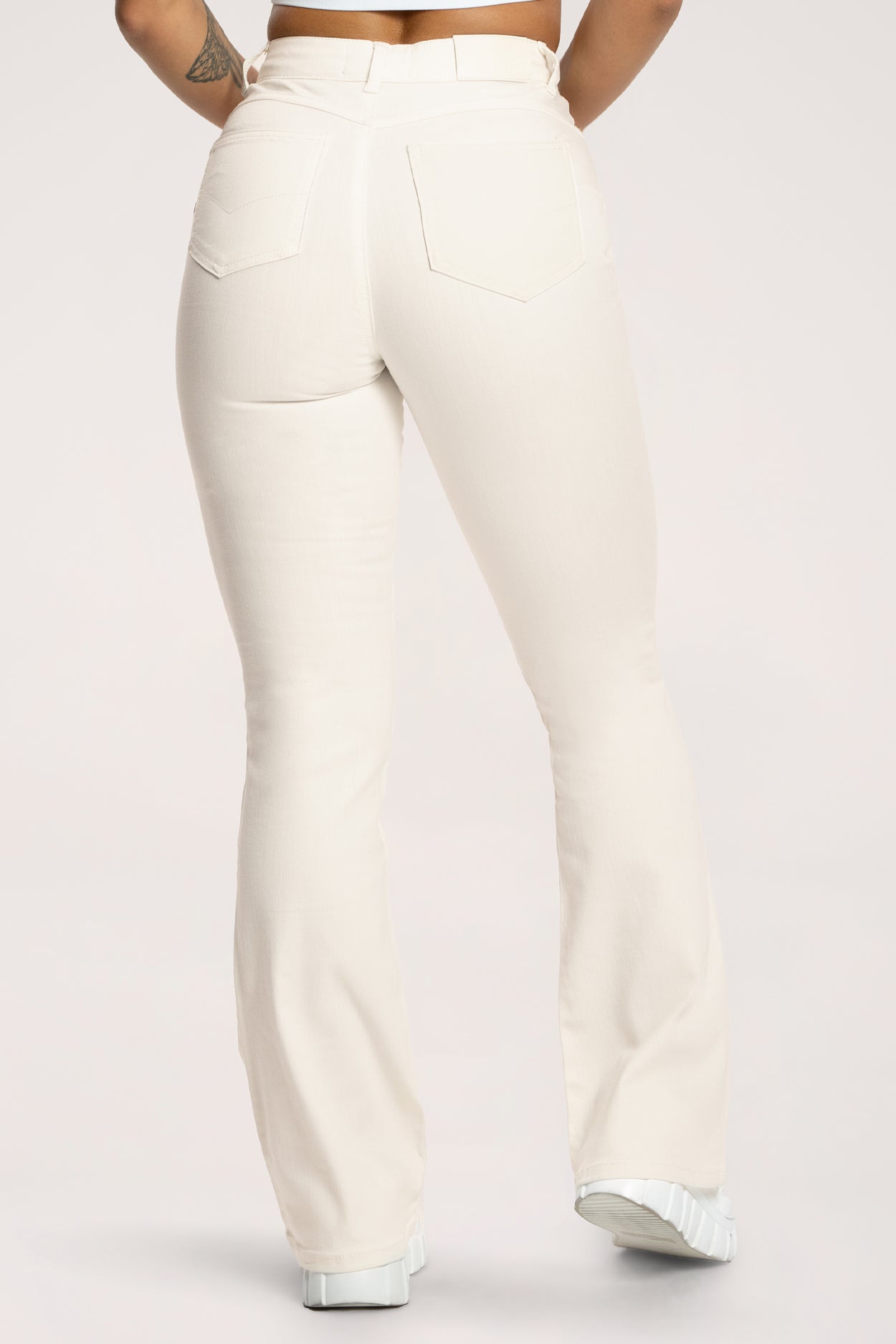 Дънки с клоширани крачоли perfect slim off white