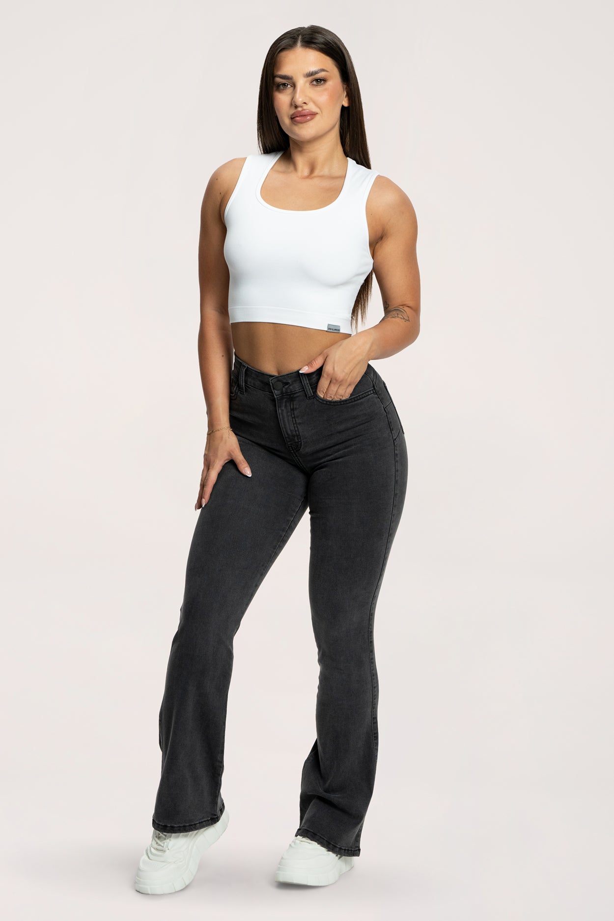 Дънки с клоширани крачоли perfect slim black