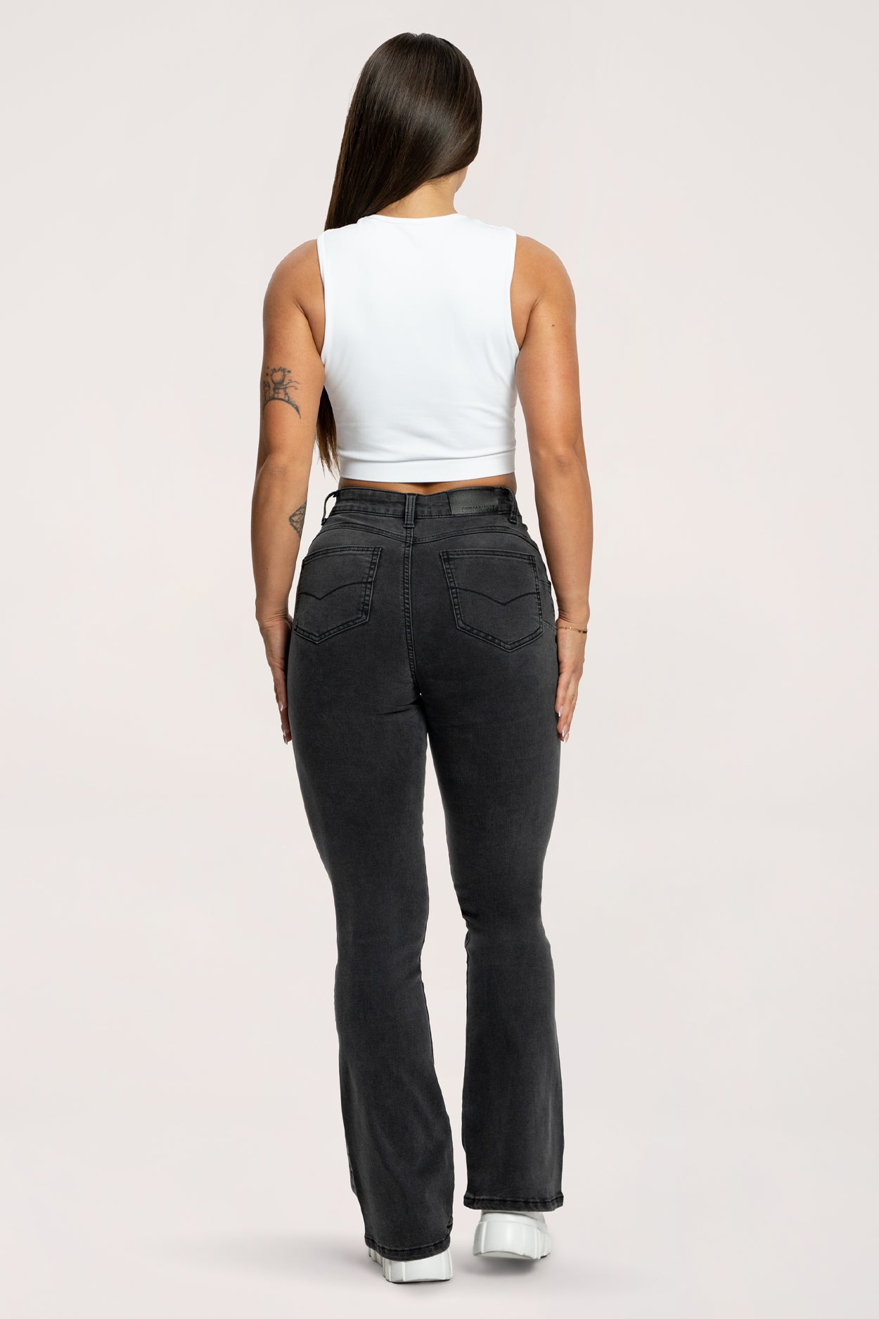 Дънки с клоширани крачоли perfect slim black
