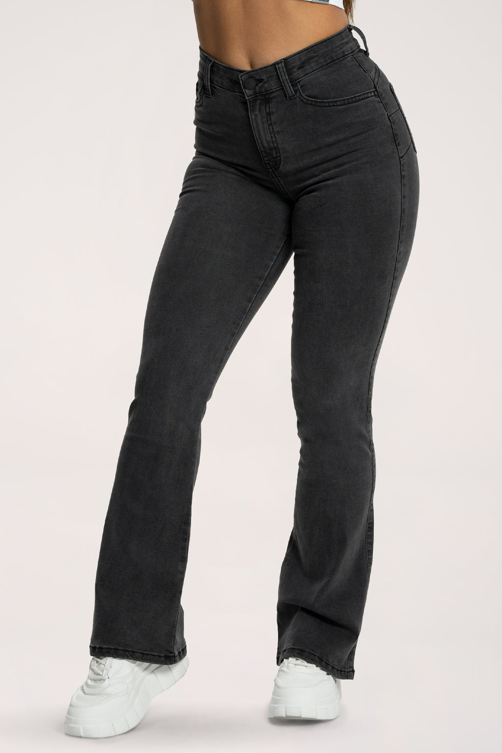 Дънки с клоширани крачоли perfect slim black