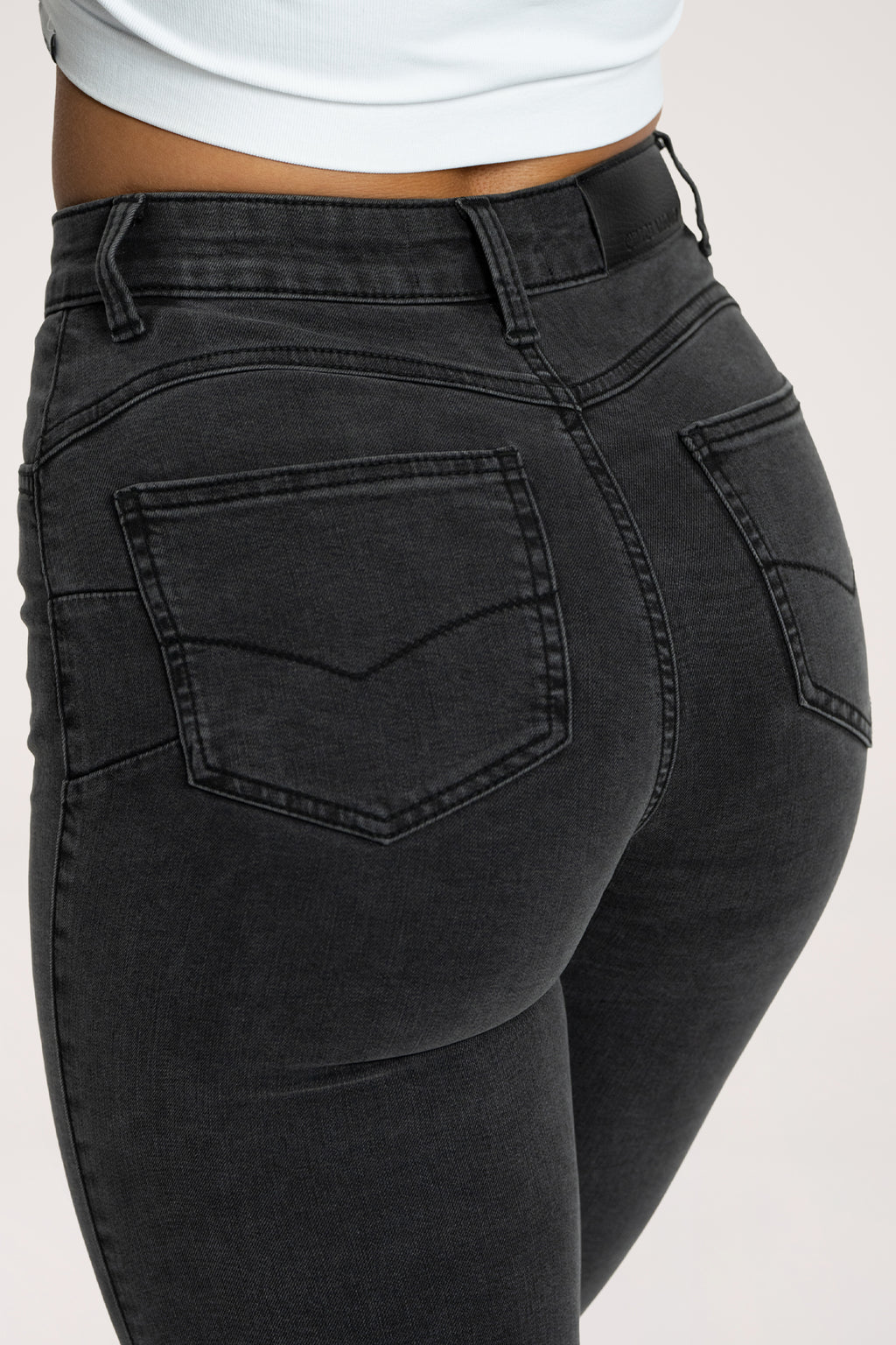 Дънки с клоширани крачоли perfect slim black