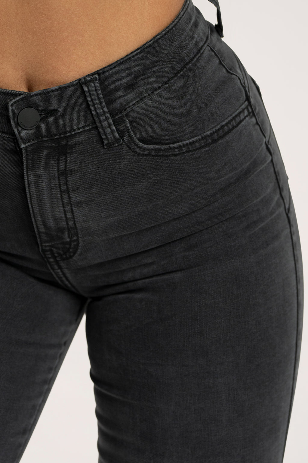 Дънки с клоширани крачоли perfect slim black