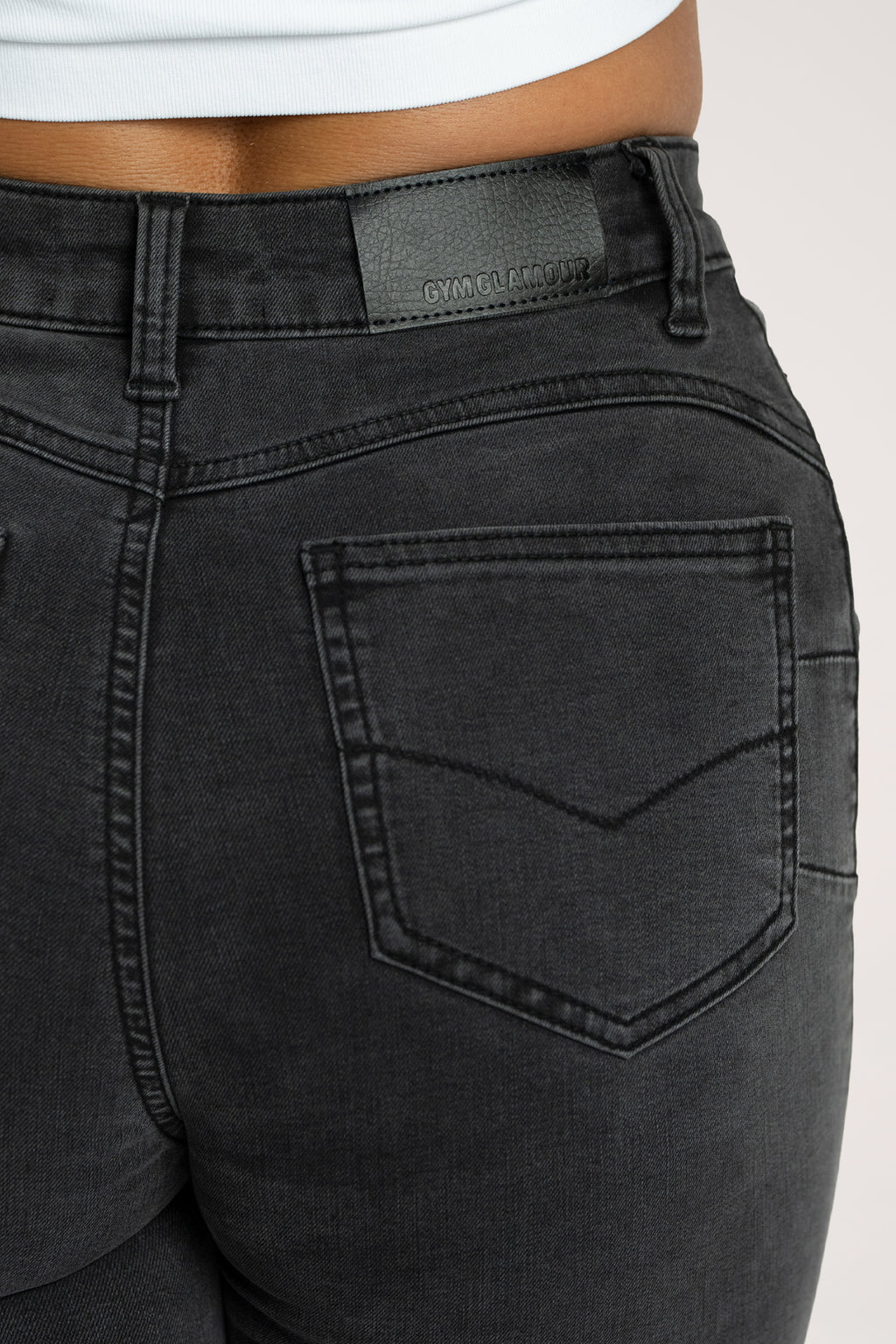 Дънки с клоширани крачоли perfect slim black