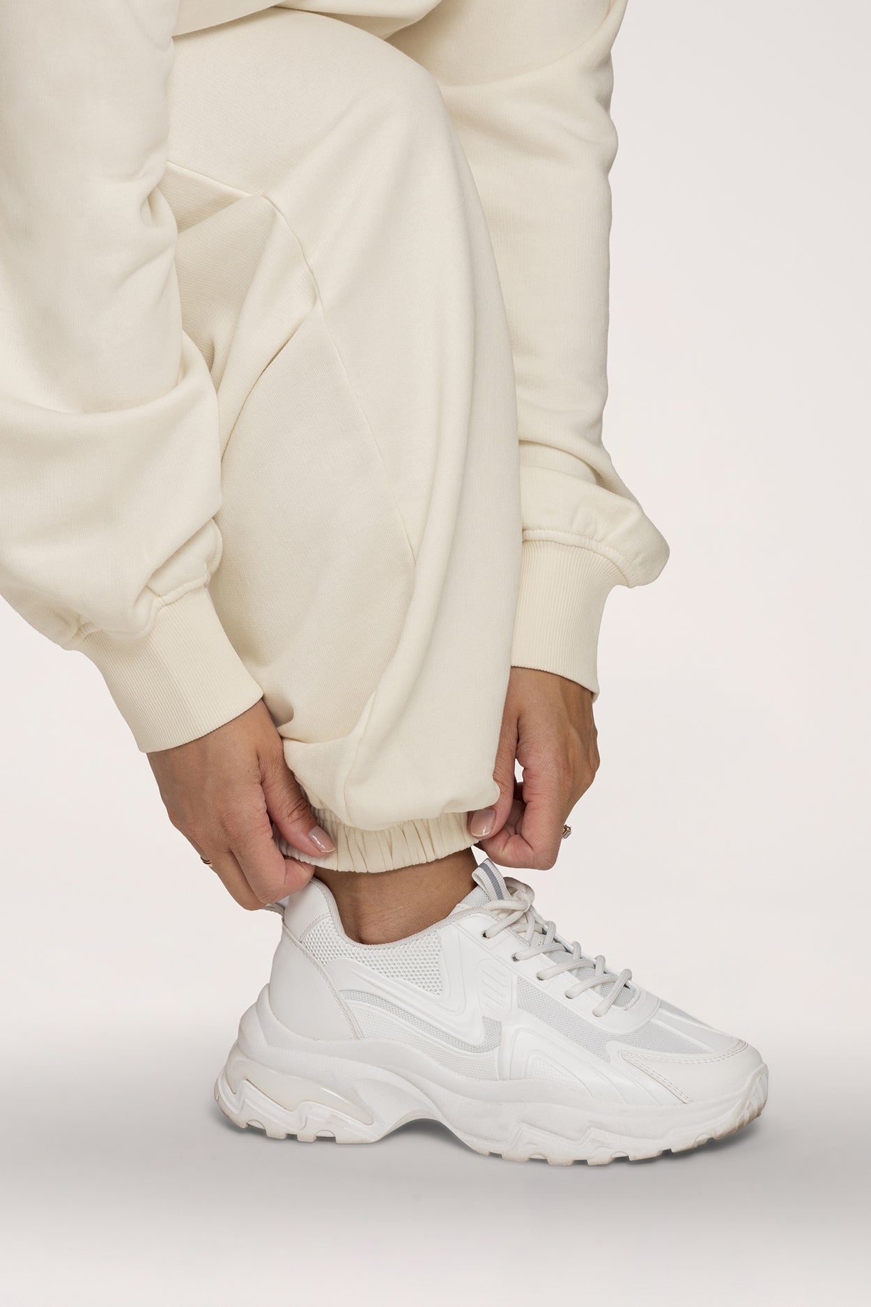 Спортен панталон с ластик Easy off white