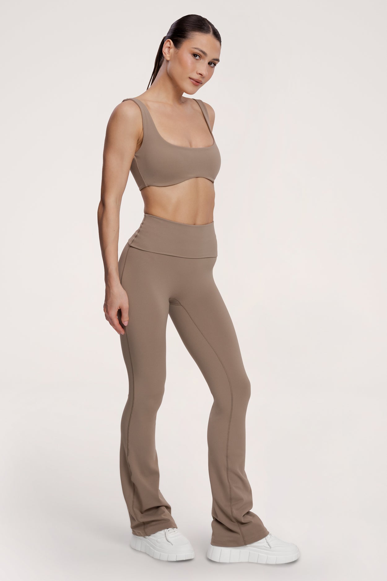 Клоширано спортно долнище Pilates Era warm beige
