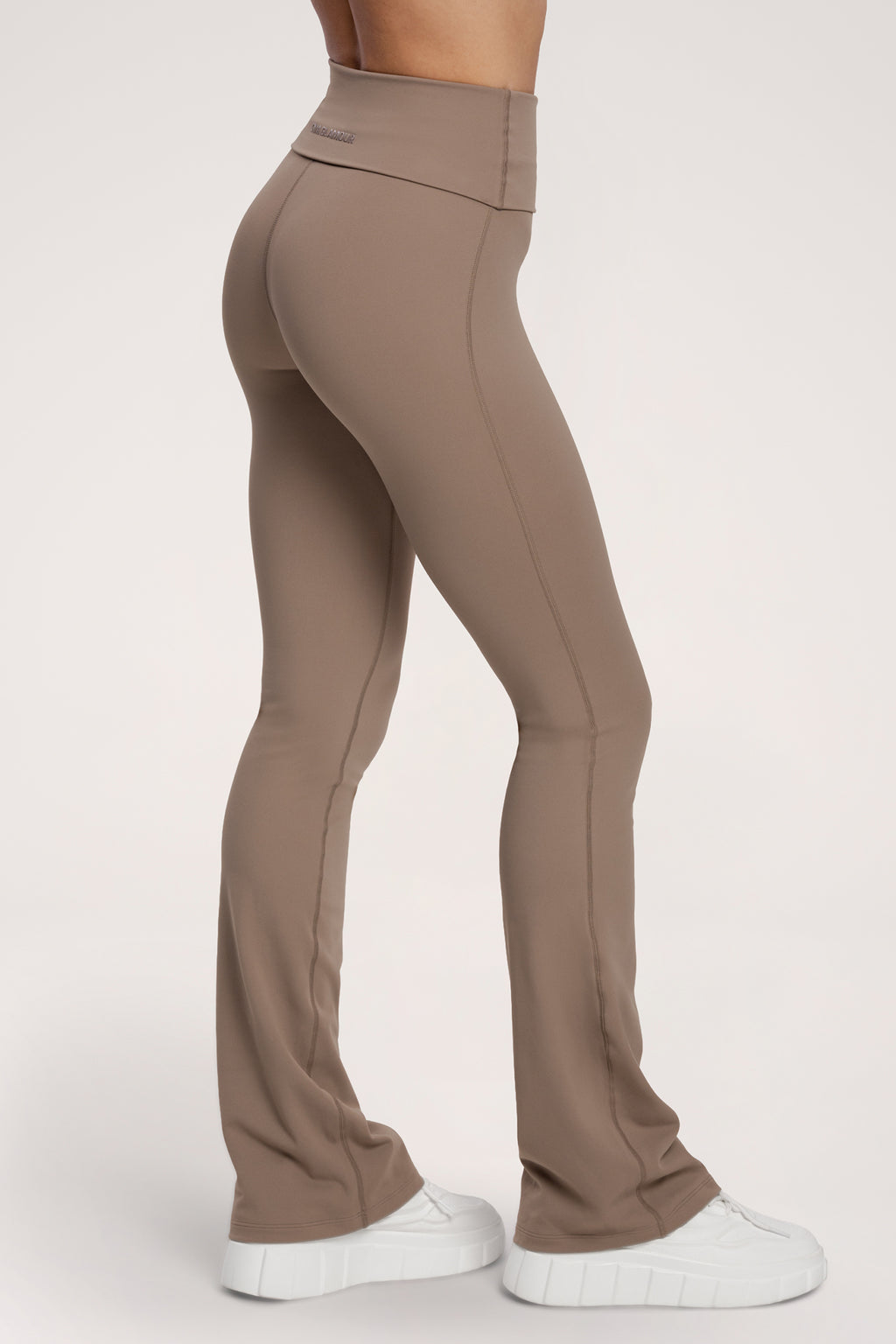 Клоширано спортно долнище Pilates Era warm beige