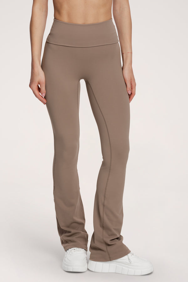 Клоширано спортно долнище Pilates Era warm beige