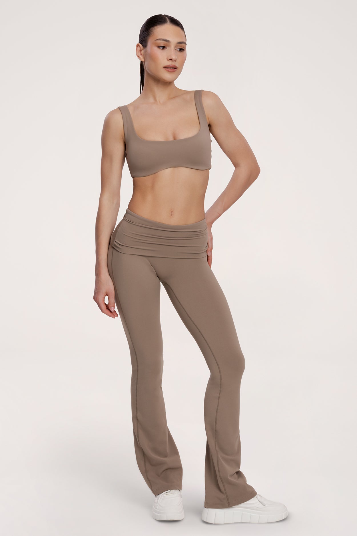 Клоширано спортно долнище Pilates Era warm beige
