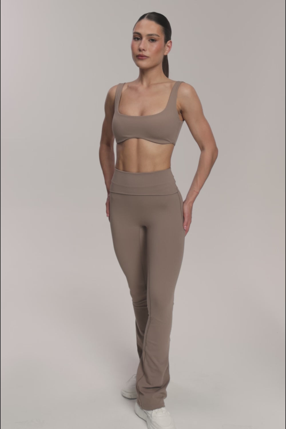 Клоширано спортно долнище Pilates Era warm beige