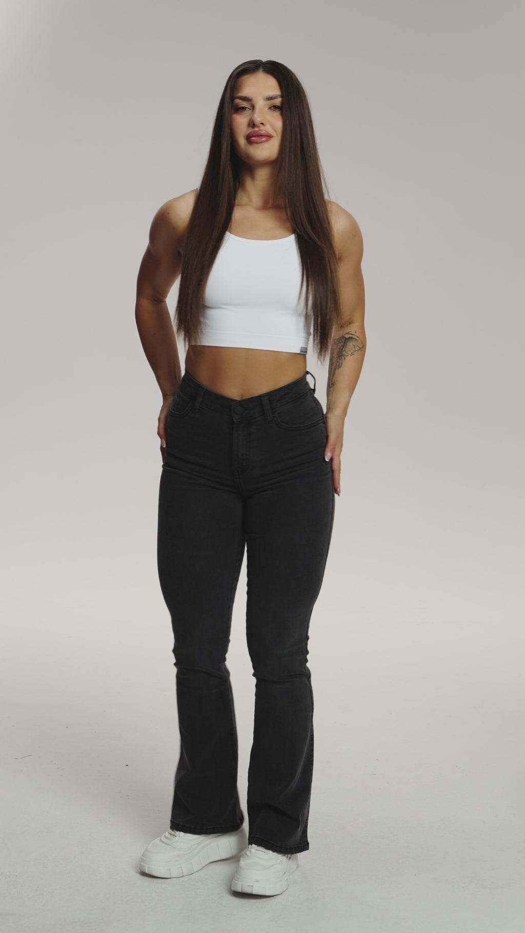 Дънки с клоширани крачоли perfect slim black